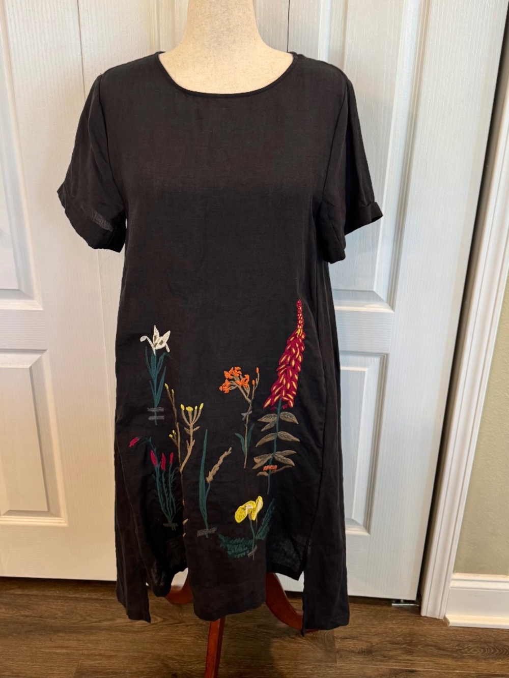 *NWOT, Woman's Midi, Size L, Linen-Cotton Black Dress Embroidered Floral Design